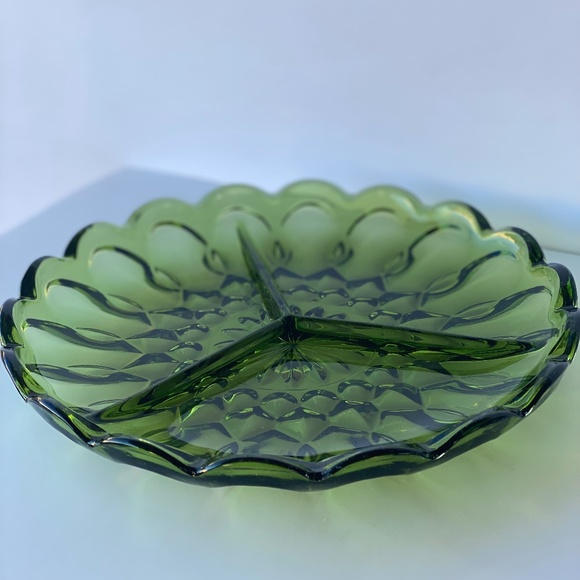 1960s Anchor Hocking Round Green Glass Divided Relish Dish in Fairfield Pattern - Picture 2 of 5